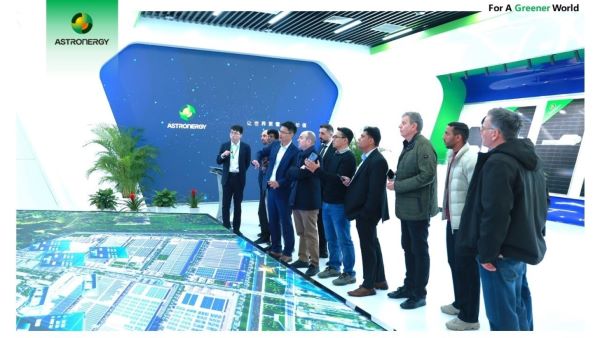 Astronergy cung cấp pin cho dự án năng lượng mặt trời lớn nhất thế giới tại UAE